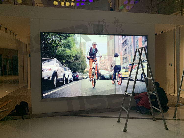 如何解決液晶拼接屏兩邊出現(xiàn)黑色調(diào)不好的辦法？