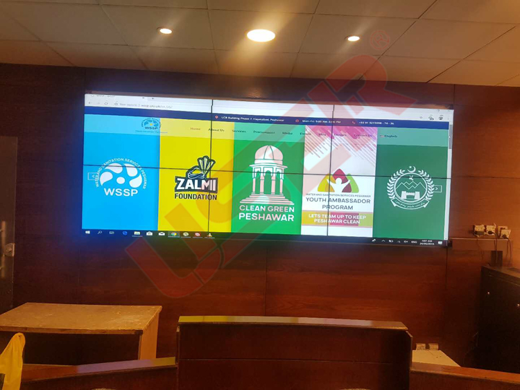 液晶拼接屏液壓前維護支架的工作原理是什么？