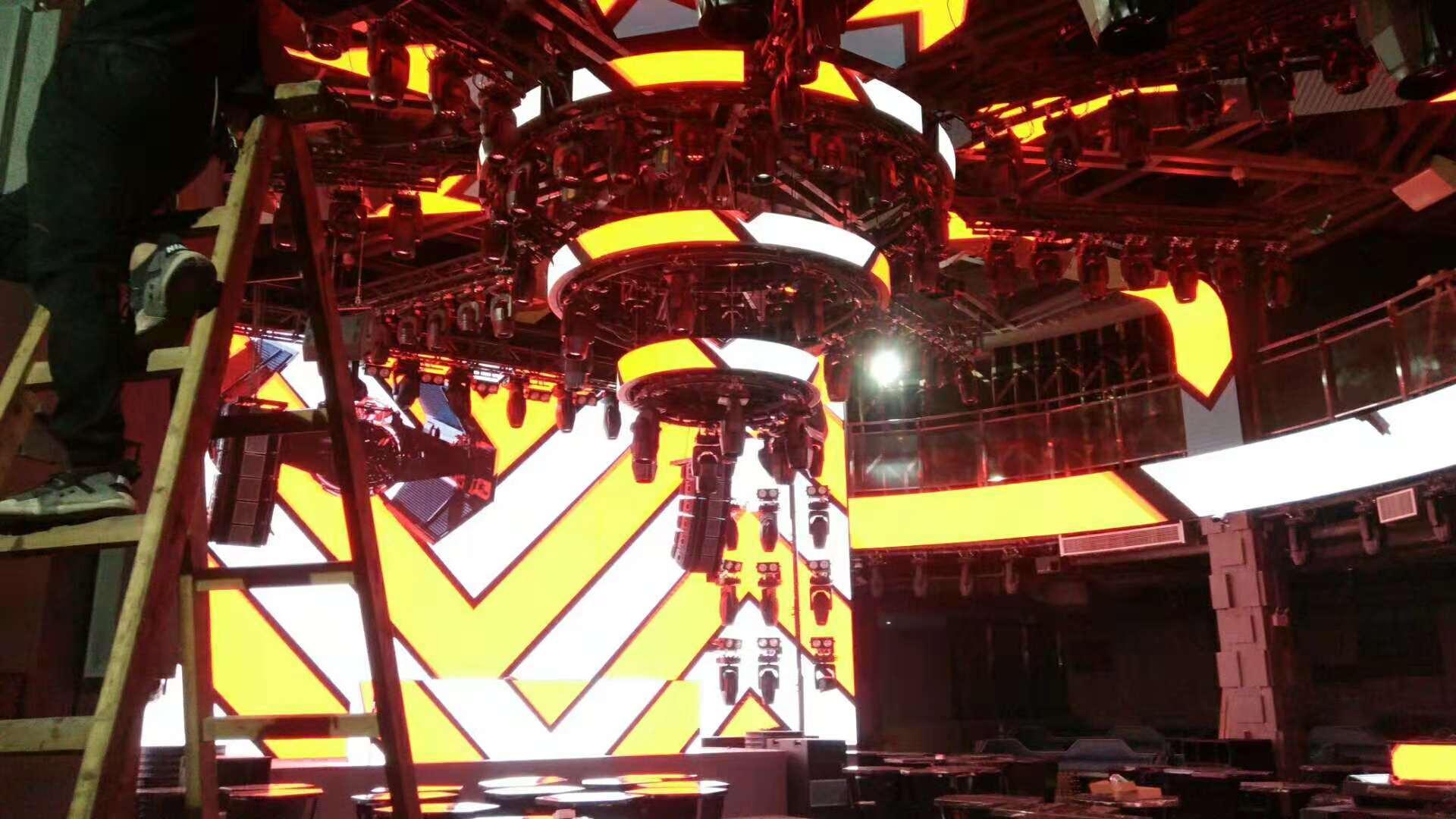 酒吧酒店KTV娛樂(lè)場(chǎng)所led顯示屏解決方案