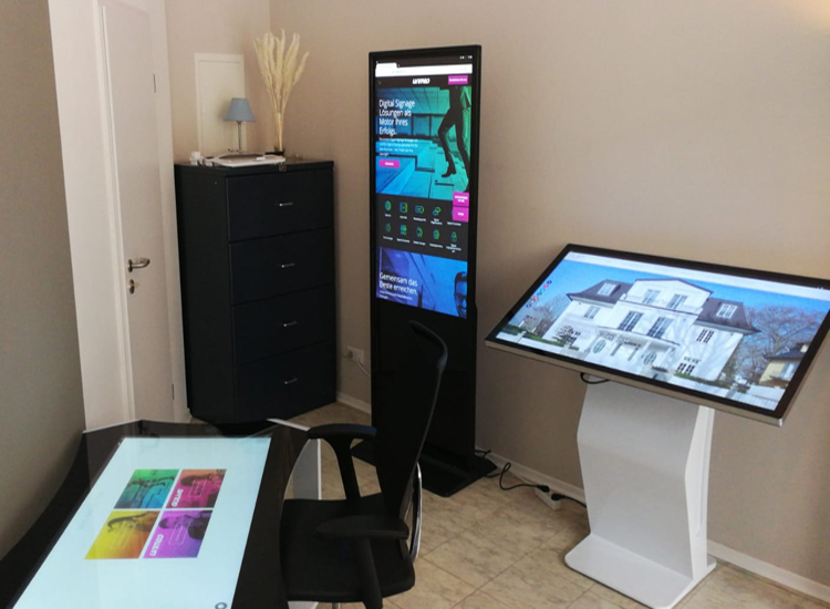 觸摸液晶廣告機在商場超市的應(yīng)用價值